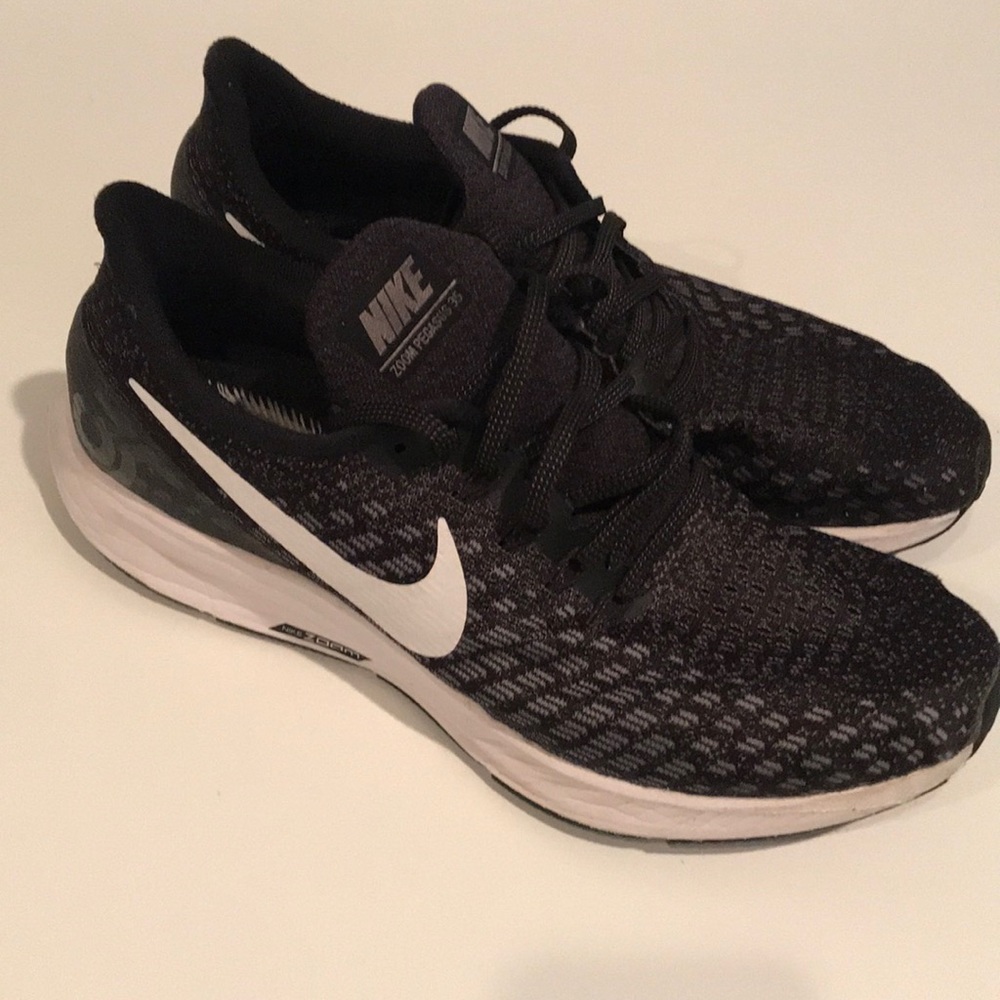 Nike Tennis Shoes